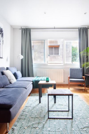 Bright, Trendy Apartment in Sants